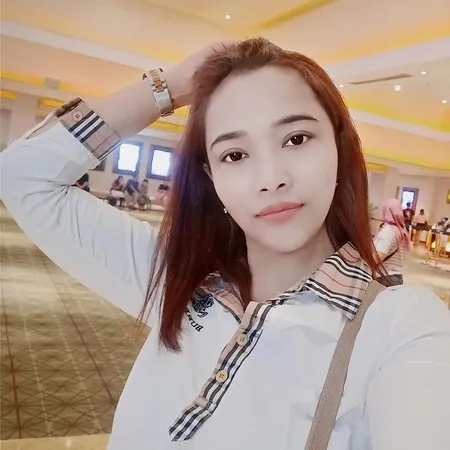 10 Potret Rika Marzuki, Wanita yang Mengaku Sebagai Mantan Kekasih Laurens 'Ayah Angkat' Syahrini
