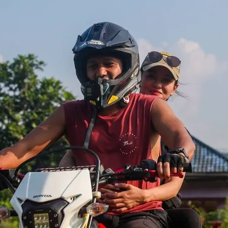 10 Potret Ririn Ekawati Rela Basah-Basahan Terabas Sungai Naik Motor Trail Bareng Ibnu Jamil, Romantis Banget!