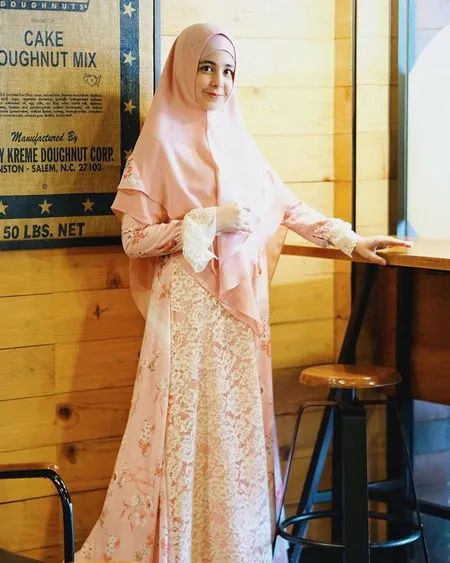10 Potret Risty Tagor yang Dikabarkan Jadi Istri Kedua, Tinggal di Rumah Mewah - Tak Pernah Tunjukkan Wajah Suami