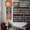 10 Potret Ruang Music Corner Rumah Hetty Koes Endang, Penuh Penghargaan dan Karya yang Dipajang