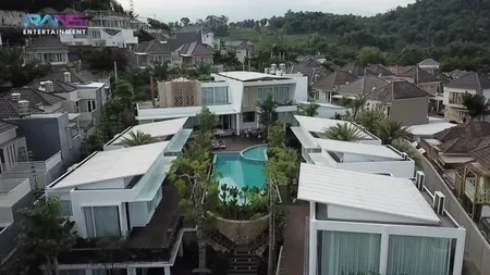 10 Potret Rumah Gilang 'Crazy Rich Malang' yang Bak Istana, Ada Lift dan Kolam Renang Air Hangat - Terparkir 'Balon Udara' di Kamar Anak