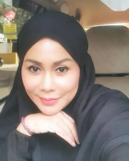 8 Potret Terbaru Mak Vera Manajer Olga Syahputra, Dulu Dikabarkan Bangkrut - Kini Berhijab dan Jualan Bakso