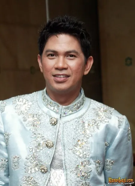 10 Potret Terbaru Ronny Sianturi 'Kuis Piramida', Usia Setengah Abad Lebih - Rambut Mulai Beruban