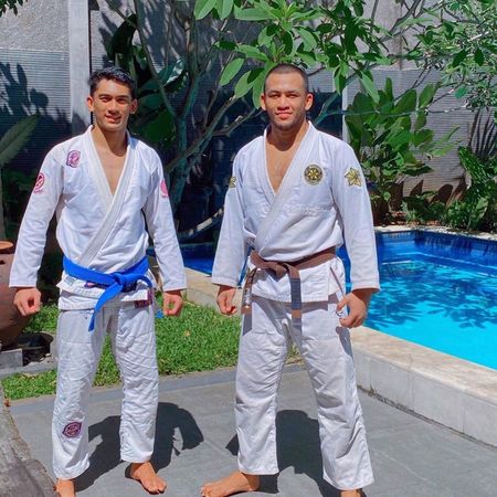 10 Potret Tubuh Kekar Daffa Wardhana Putra Ganteng Marini Zumarnis Yang Atletis Idaman Banget Kapanlagi Com
