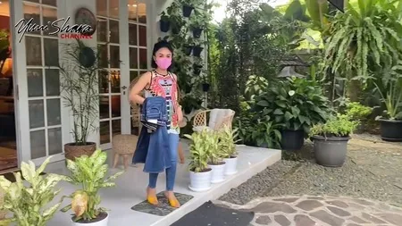 10 Potret Yuni Shara Permak Baju di Tukang jahit Keliling, Celana dan Jas Branded-nya Jadi Sorotan