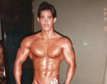 11 Foto Ade Rai Yang Sejak Muda Badannya Sudah Six Pack Dan Berotot Macho Banget Kapanlagi Com