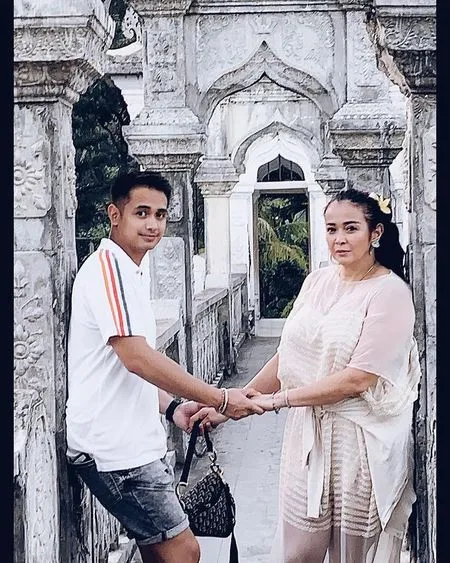 11 Foto Ajun Perwira dan Jennifer Ipel yang Jarang Tersorot, Selalu Romantis dan Mesra Sudah Menikah 2 Tahun Lebih