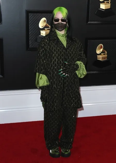 11 Foto Red Carpet Grammy Awards 2020 Yuk Intip Gaya Billie Eilish Sampai Ariana Grande Kapanlagi Com