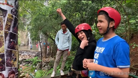 11 Momen Seru Uyaina Arshad dan Jirayut Liburan ke Puncak Bogor, Naik Sepeda Layang