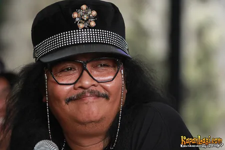 11 Penyanyi Indonesia Ini Identik Pakai Kacamata Muda Tua Kapanlagi Com Song collection of famous singer dangdut lawas. identik pakai kacamata