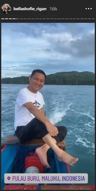 11 Potret Aktivitas Bella Shofie Selama Ngungsi Di Pulau Buru Saat Wabah Corona Mancing Ikan Nikmati Sunset Di Atas Perahu Kapanlagi Com