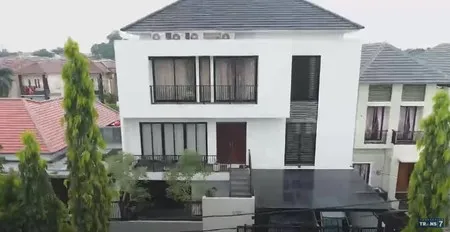 11 Potret Detail Rumah Mewah Nikita Mirzani, Dipenuhi Barang-barang Mahal - Pakai Tangga Marmer Seharga 700 Juta!