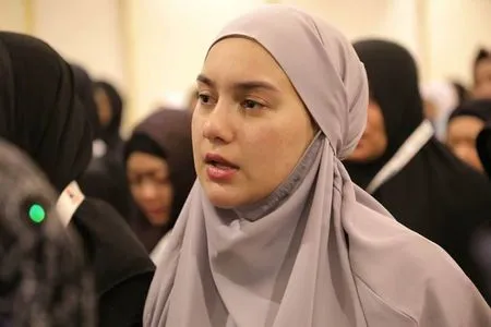 11 Potret Irish Bella Umrah Saat Hamil Sempat Galau Karena Kondisi Kandungan Lemah Ammar Zoni Siaga Bawa Kursi Roda Kapanlagi Com