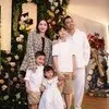 11 Potret Raffi Ahmad dan Nagita Slavina Rayakan Anniversary ke-11 Bareng Anak-Anak, Dapat Buket Mawar Jumbo