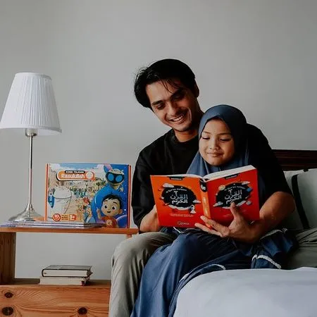 11 Potret Ricky Harun Saat Momong 4 Anaknya, Hot Daddy Banget - Selalu Bahagia Sosok Kepala Rumah Tangga Idaman!