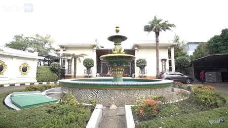 11 Potret Rumah Mewah Real Sultan Aleta Molly Ada Pesawat Parkir Di Halaman Hingga Tempat Kerajinan Berlian Kapanlagi Com