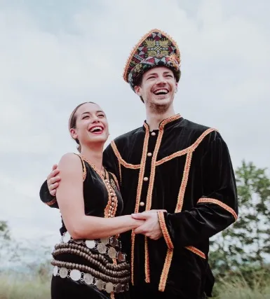 12 Foto Pernikahan Thomas Grant Gustin Dan Andrea Thoma Romantis Dengan Adat Kadazan Kapanlagi Com