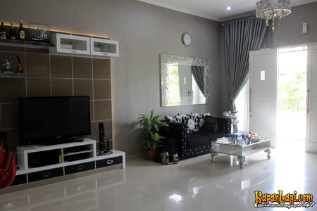 12 Foto Rumah Pesawat Fitri Carlina Punya Halaman Luas