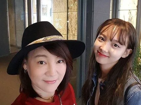 12 Idola K-Pop yang Kecantikannya Diwarisi dari Sang Ibu, Nayeon TWICE Sampai Jennie BLACKPINK