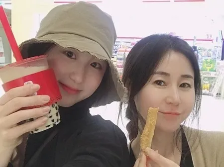 12 Idola K-Pop yang Kecantikannya Diwarisi dari Sang Ibu, Nayeon TWICE Sampai Jennie BLACKPINK