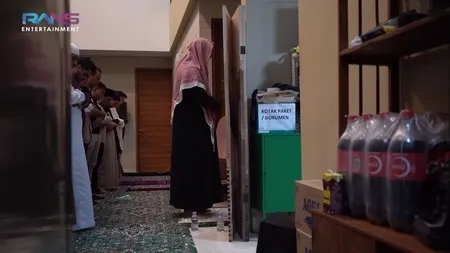 12 Momen Hangat Raffi Ahmad Dengan Mendiang Syekh Ali Jaber, Jadi Imam Salat - Memasak Makanan Arab