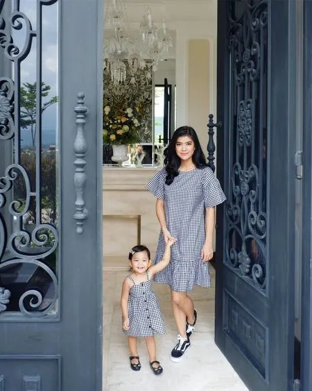 12 Penampakan Sudut Rumah Raya Kohandi, Ada Kolam Renang Kecil dan Terdapat Balkon Dengan Pemandangan yang Indah