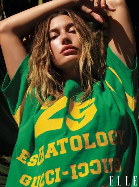 12 Potret Hot Hailey Baldwin di Photoshoot Majalah Elle, Pakai Bikini Hingga Pamer Body Goals