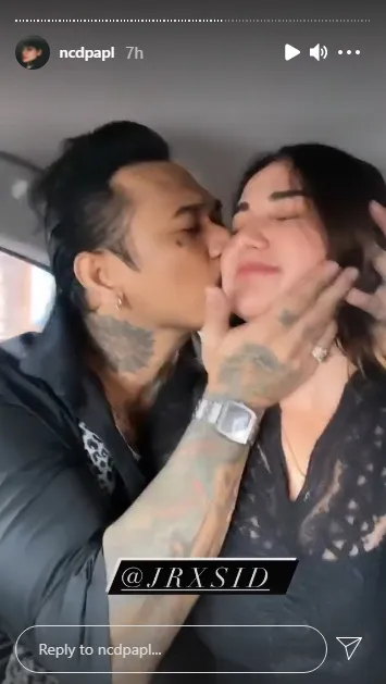 12 Potret Kebahagiaan Nora Sambut Jerinx Sid Yang Bebas Dari Penjara Ciuman Romantis Lakoni Tradisi Melukat Kapanlagi Com