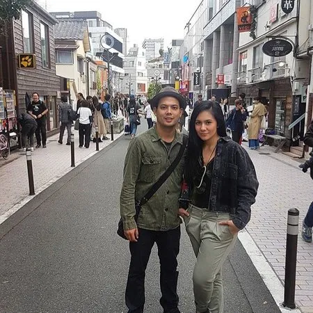 12 Tahun Pernikahan yang Terancam Perceraian, Seperti Ini 6 Potret Wulan Guritno & Adilla Dimitri Saat Liburan Bareng