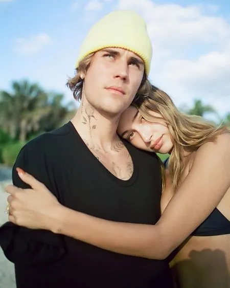 13 Foto Mesra Pasangan Artis Hollywood di Perayaan Valentine's Day, Ciuman Romantis - Go Public Perdana