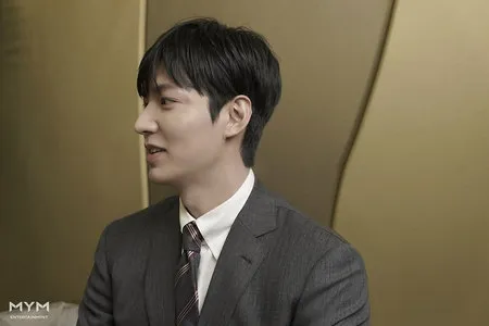 13 Foto Terbaru Lee Min Ho Tak Perlu Pose Banyak Gaya Untuk Terlihat Tampan Kapanlagi Com