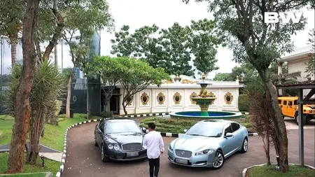 13 Potret Detail Rumah Mewah Aleta Molly, Punya Lapangan Golf dan Pacuan Kuda Pribadi - Ruang Khusus Berlian
