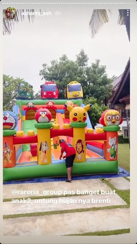 13 Potret Meriahnya Pesta Ulang Tahun Arsy Hermansyah, Bertema Putri Duyung - Keluarga Anang Kompak Pakai Seragam