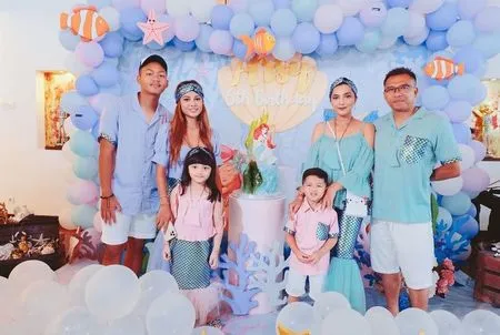 13 Potret Meriahnya Pesta Ulang Tahun Arsy Hermansyah, Bertema Putri Duyung - Keluarga Anang Kompak Pakai Seragam