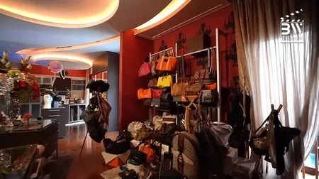 14 Potret Detail Rumah Mewah Jennifer Ipel Walk In Closet Segede Butik Dipenuhi Brand Mahal Kapanlagi Com