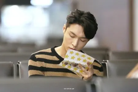 15 Fakta Unik Lay EXO, Pernah Diajar Menyetir Jackie Chan - Jadi Inspirasi Novel 'My Lecturer My Husband'