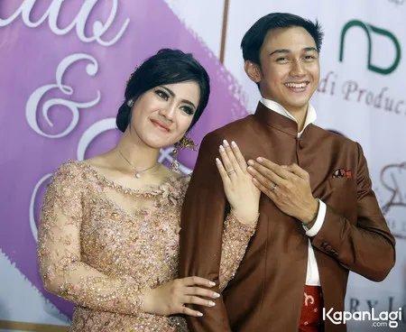 15 Foto Lamaran Caesar Hito Dan Felicya Angelista Romantisme Di Pinggir Pantai Setelah 7 Tahun Jalin Cinta Kapanlagi Com
