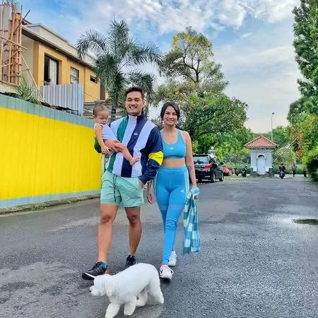 15 Pasangan Seleb yang Hobi Olahraga dan Jalani Hidup Sehat Bareng, Abs Nana Mirdad dan Andrew White Bikin Iri!