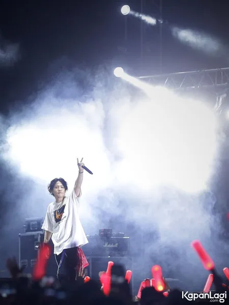 15 Potret iKON Panaskan Panggung GUDFEST, Tampil Keren Meski Tanpa Hanbin (B.I)