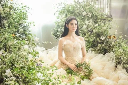 17 Foto Prewedding Lim Eks Wonder Girls dan Shin Min Cheol, Penuh Fantasi Sampai 'Terbang' - Tendang Calon Suami