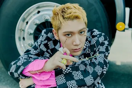 17 Foto Teaser Ten NCT Single Solo 'Paint Me Naked', Edgy dengan Kuku Dihiasi Nail Art dan Rambut Blonde Cepak!