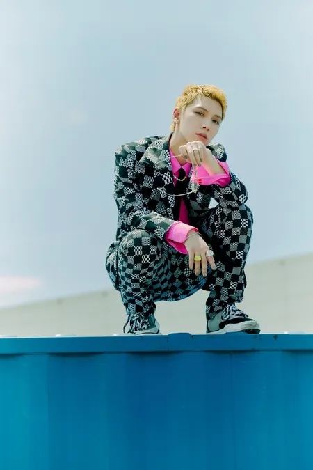 17 Foto Teaser Ten NCT Single Solo 'Paint Me Naked', Edgy dengan Kuku Dihiasi Nail Art dan Rambut Blonde Cepak!