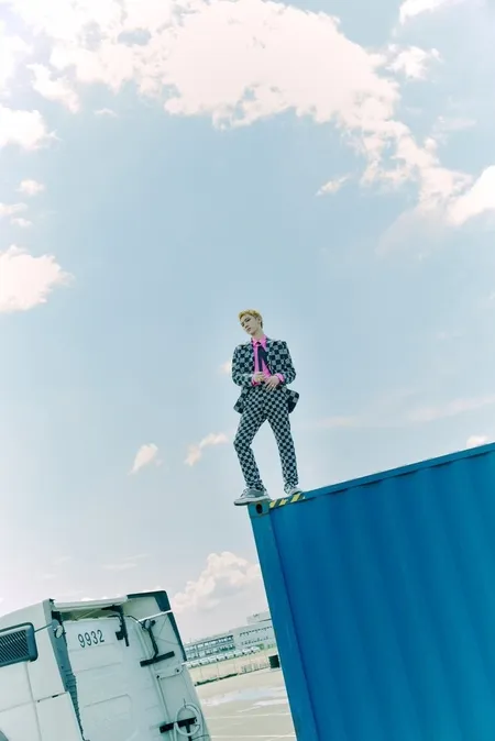 17 Foto Teaser Ten NCT Single Solo 'Paint Me Naked', Edgy dengan Kuku Dihiasi Nail Art dan Rambut Blonde Cepak!