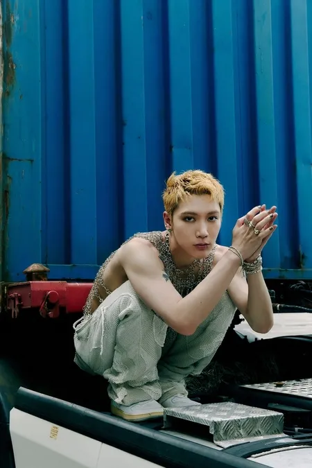 17 Foto Teaser Ten NCT Single Solo 'Paint Me Naked', Edgy dengan Kuku Dihiasi Nail Art dan Rambut Blonde Cepak!