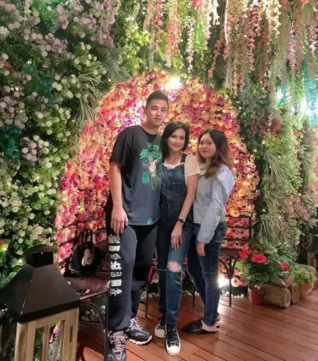 17 Tahun Jadi Single Mom Ini 8 Potret Kebersamaan Nunu Datau Dengan Dua Anaknya Kapanlagi Com