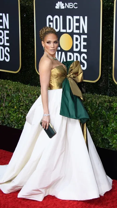 THROWBACK 2020: 20 Busana Red Carpet Paling Fail Sepanjang Tahun 2020, Dari yang Nyeleneh Hingga Norak Abis