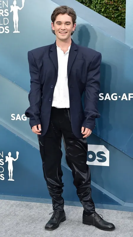 THROWBACK 2020: 20 Busana Red Carpet Paling Fail Sepanjang Tahun 2020, Dari yang Nyeleneh Hingga Norak Abis