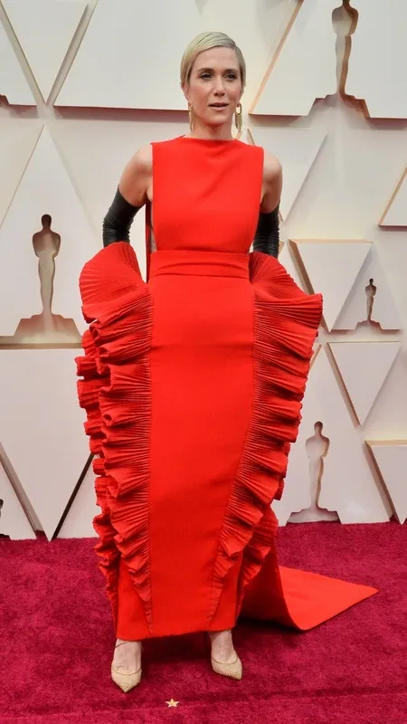 THROWBACK 2020: 20 Busana Red Carpet Paling Fail Sepanjang Tahun 2020, Dari yang Nyeleneh Hingga Norak Abis