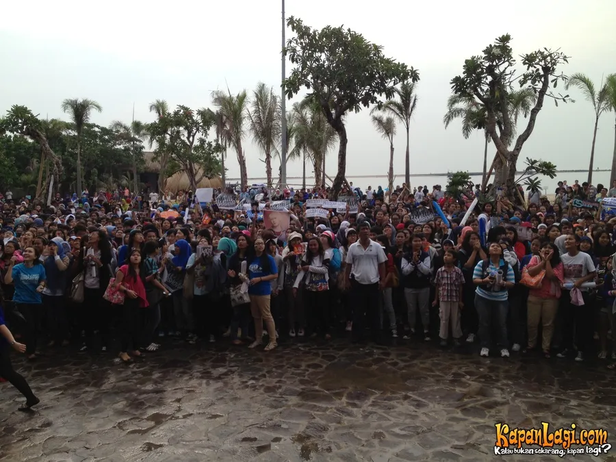 ELF SS4 INA yang ditipu berdemo