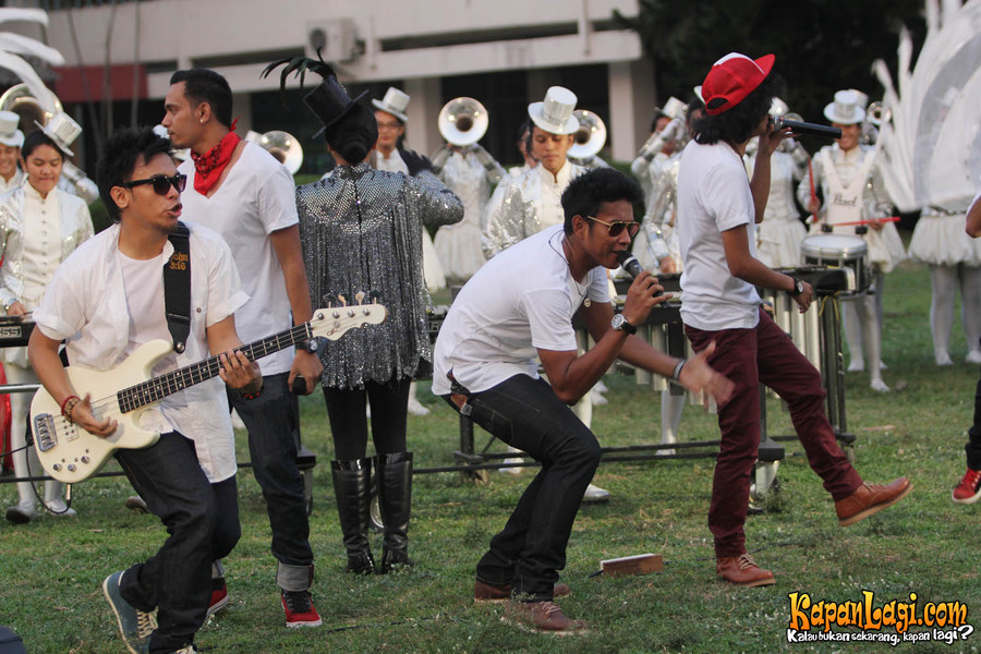 Seru! Barry Likumahuwa Project dan Marching Band 